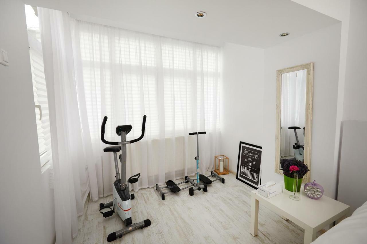 2 Bedroom Cozy Apartment Sinaia Exterior foto